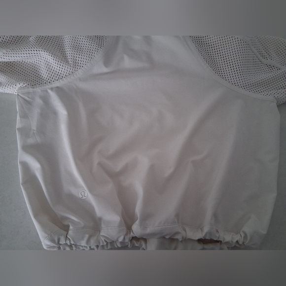 Lululemon/ Catch A Breeze/ Slightly Cropped Pullover/ Approx. Size US M/6 - Picture 11 of 15